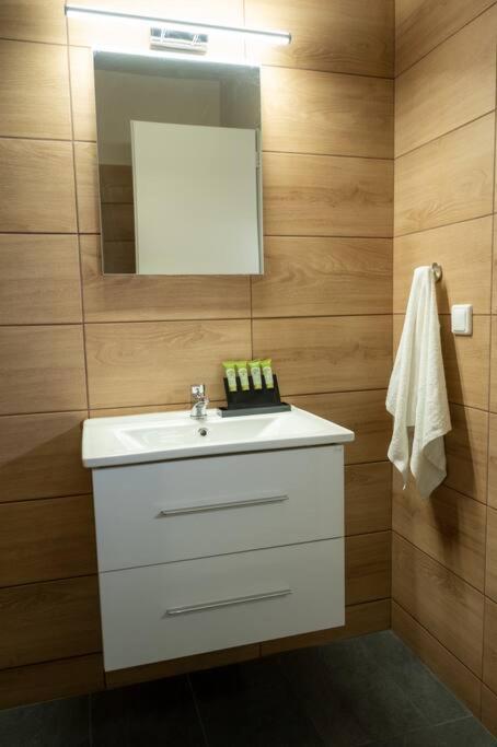 Anesis Airport Rooms 204 Koropion Ngoại thất bức ảnh